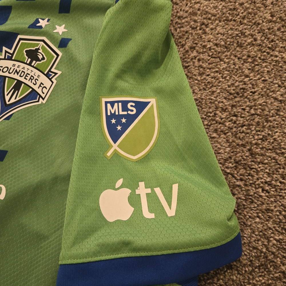 Seattle Sounders Game Worn and Signed Raul Ruidiaz Soccer Jersey - Picture 7 of 9